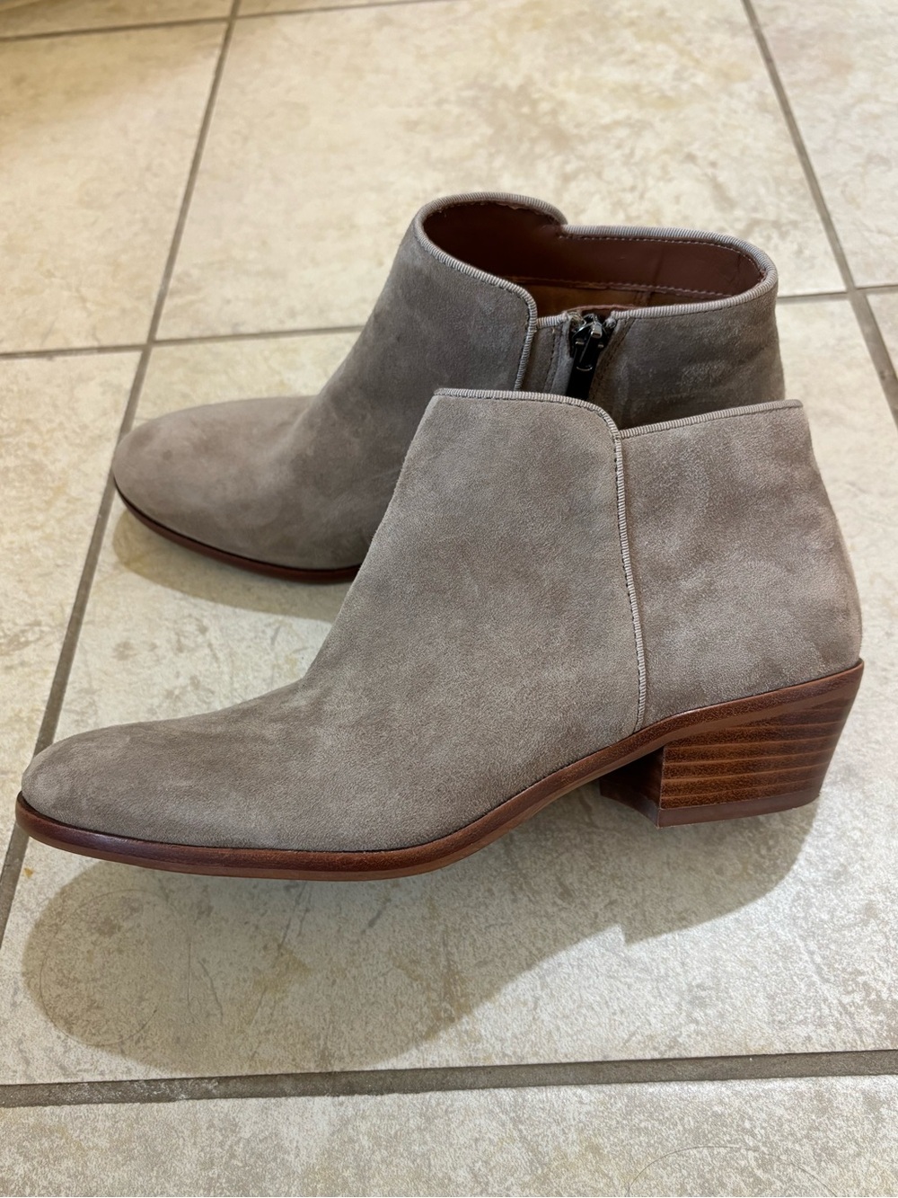 Sam Edelman "Petty" Chelsea Suede Ankle Boots in Gray. 6.5